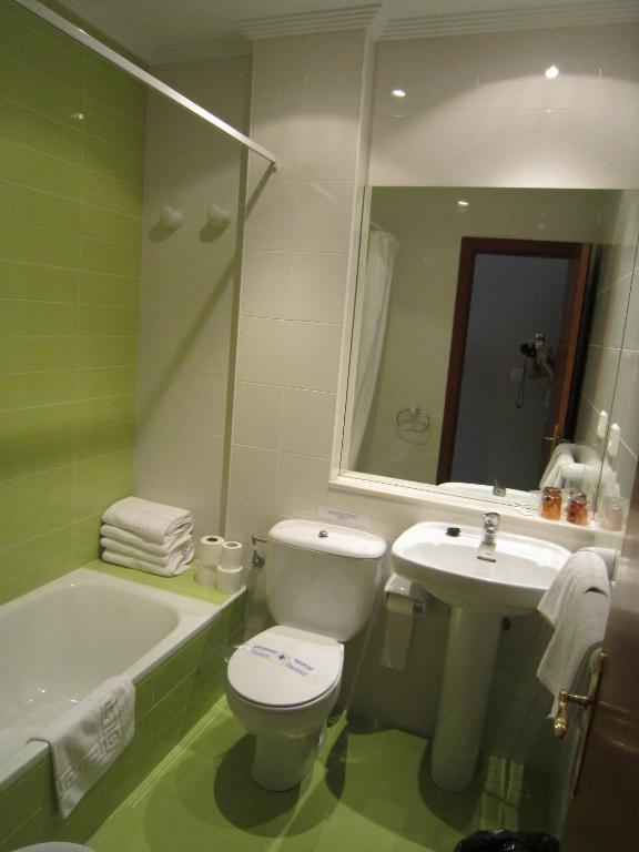 Apartamentos Elena Laredo Rum bild