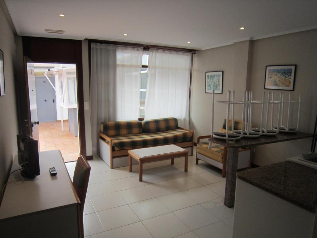 Apartamentos Elena Laredo Rum bild